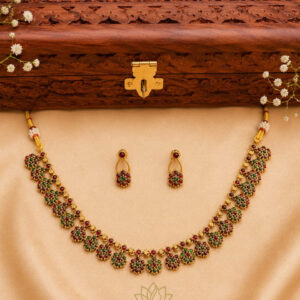 Harini Floral Necklace