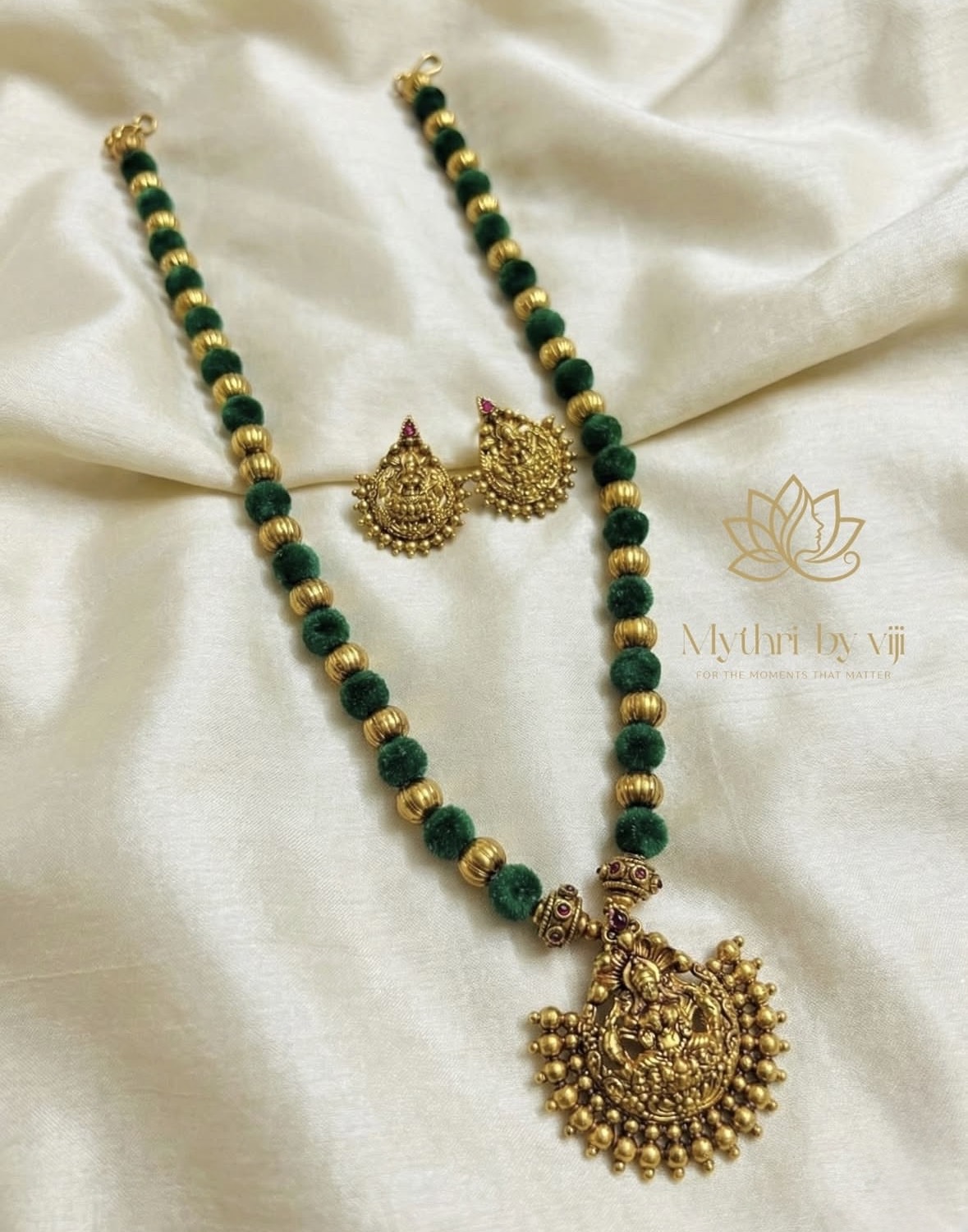 Bead Lakshmi Pendant Necklace Set