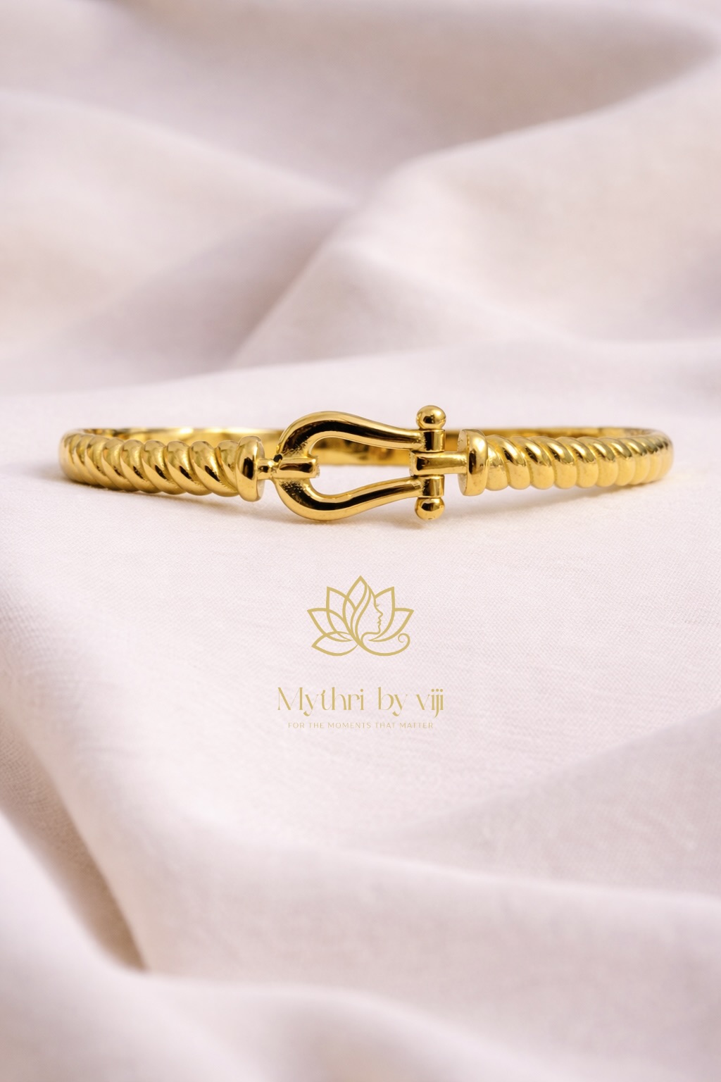 Buckle Luxe Bangle - Regular Size