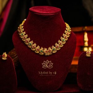 Mayilpeeli Ratna Necklace
